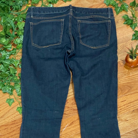 Gap jeans ready for you to dance in! Size 29L/ Skinny leg - Picture 3 of 3